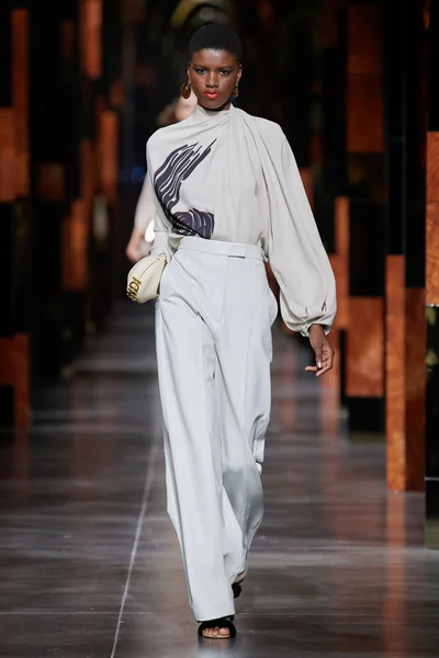 Look 18